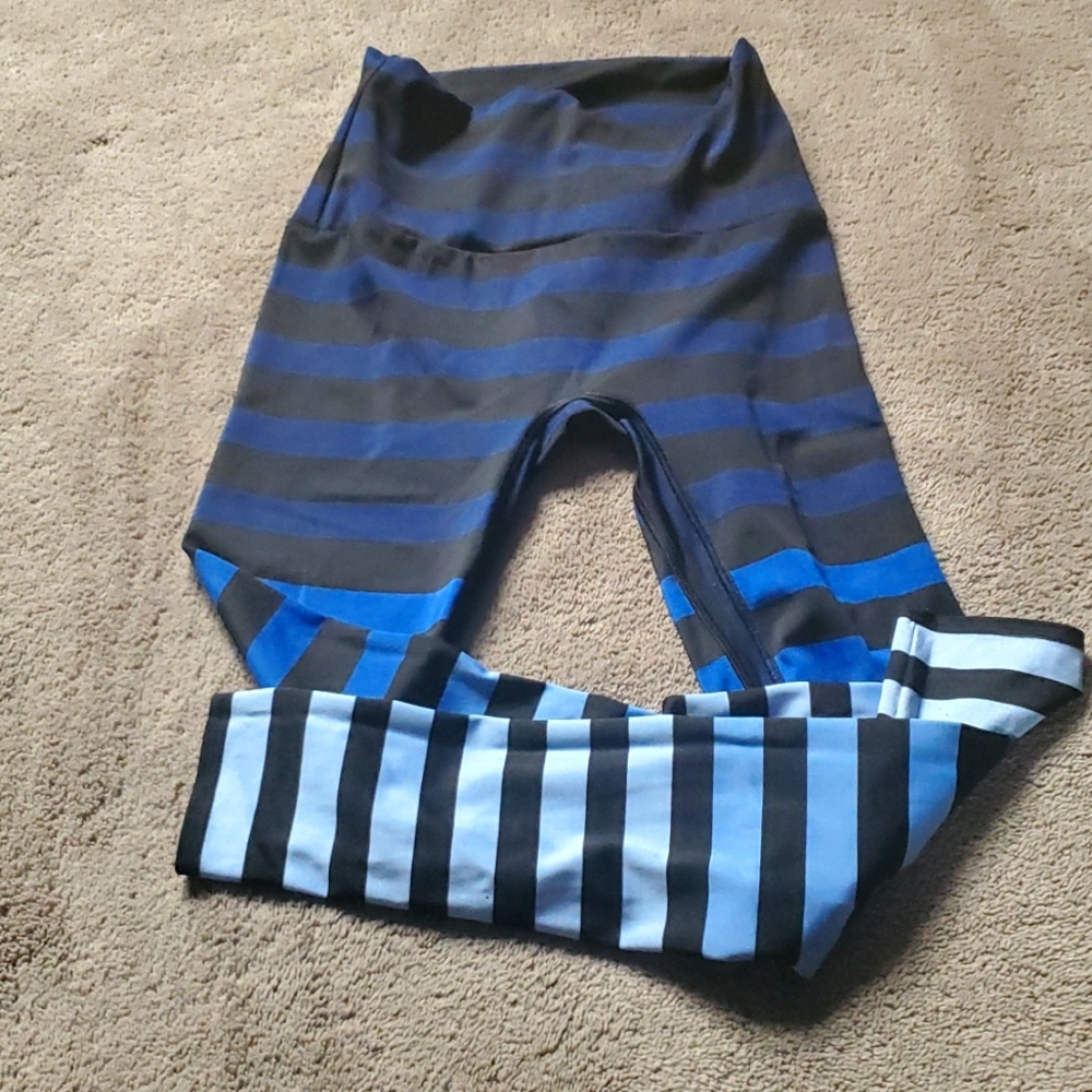 K deer dark blue striped leggings. Like new only worn a few times